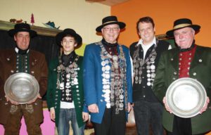 v.l.n.r.: Joe Frankenberger, Leon Steffens, Dr. Erwin Menhofer, Andi Hirmer, Xaver Gallinger