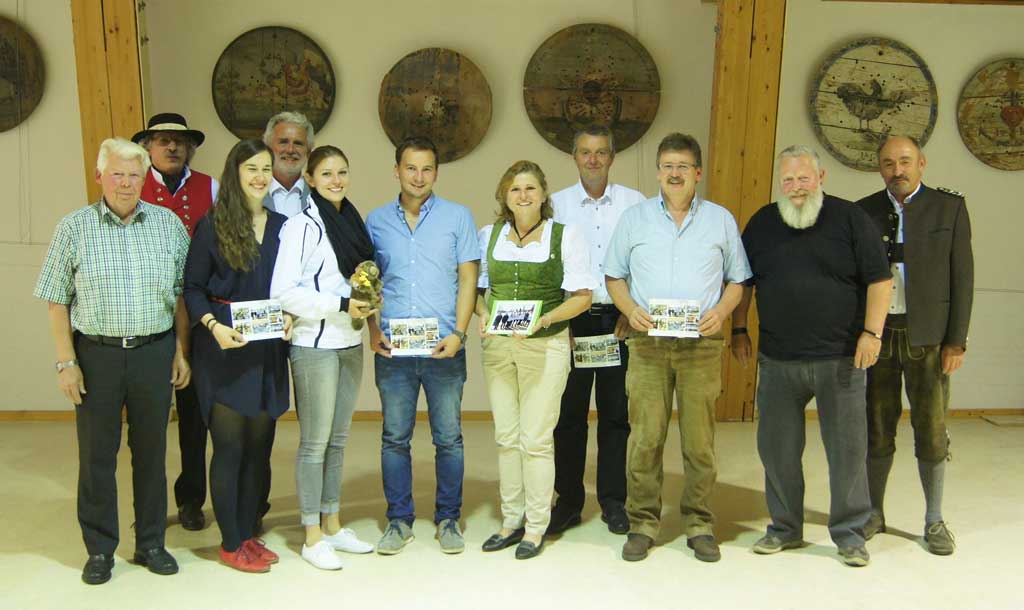 v.l.n.r.: Rudi Zeilmeier, Jakob Stainer, Anna Schweizer, Herbert Kirsch, Eva Stainer, Stephan Sanktjohanser, Lisi Stainer, Alfred Klotz, Walter, Sanktjohanser, Michi Hofmann und Armin Brauns