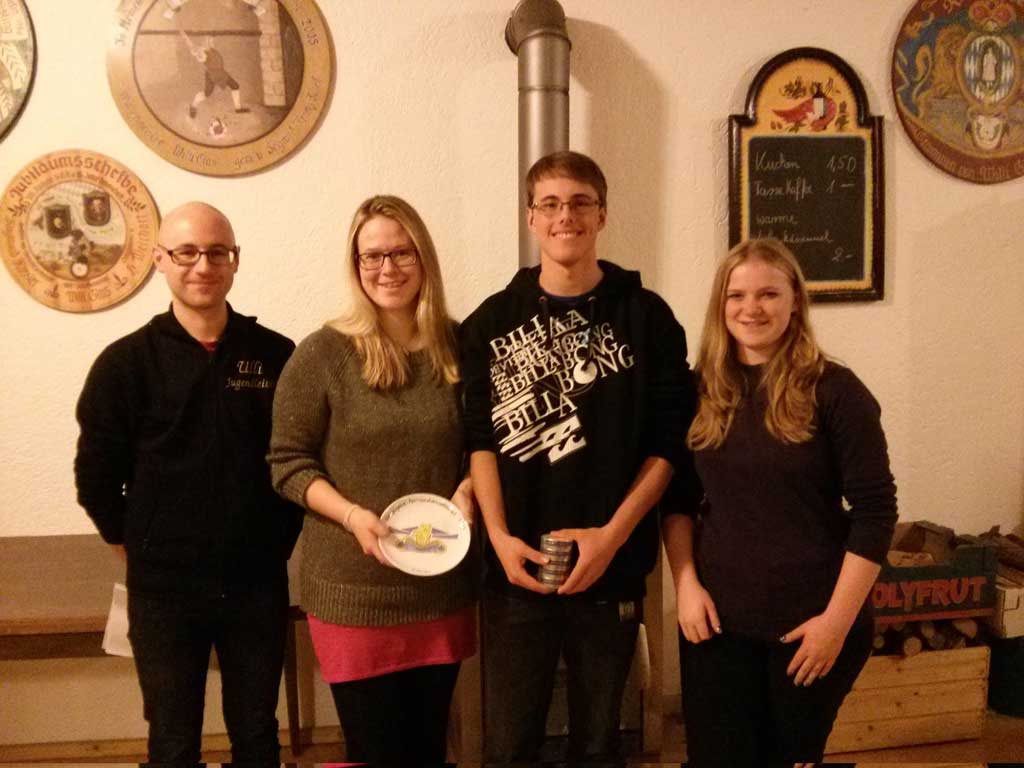 v.l.n.r.: Ulrich Gall mit Sabine Kettl, Maxi Ulreich und Corinna Hart