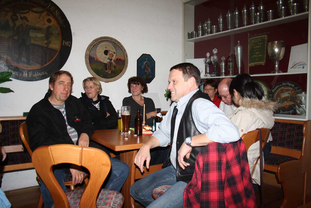 Alle lauschen aufmerksam