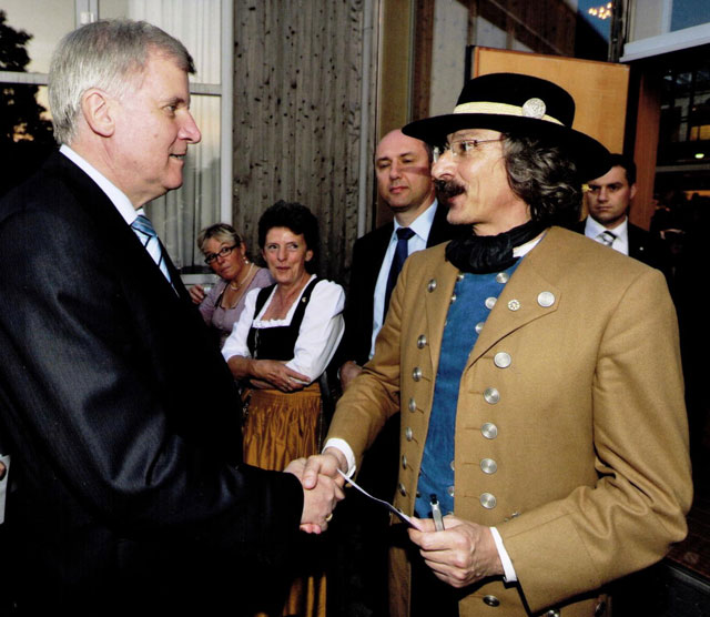 Ministerpräsident Seehofer und 1. Schützenmeister Jakob Stainer im Gespräch