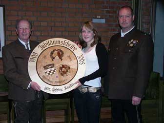 Wildschütz´n Ehrenmitglied Hans Brack, Sabine Knoller und Herrschings 1. Schützenmeister Christian Schweyer