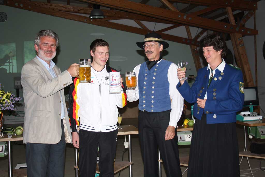 Bürgermeister Herbert Kirsch, Michi Janker, 1. SM Jakob Stainer, Gauschützenmeisterin Andrea Schmelzer