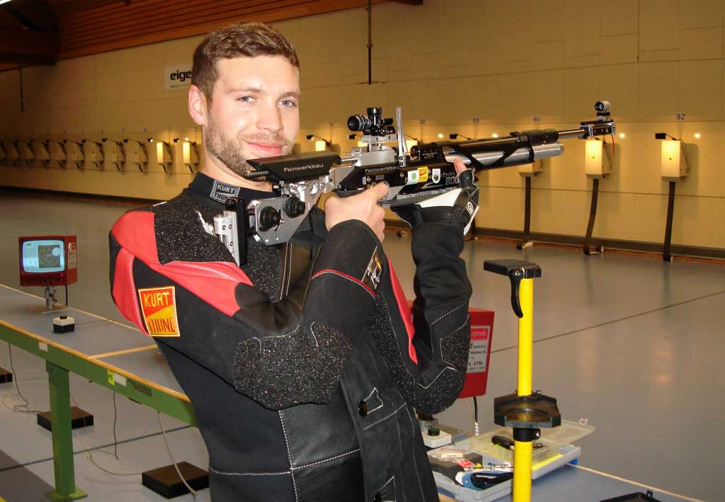 © Foto Roettig: Michael Janker mit dem Luftgewehr