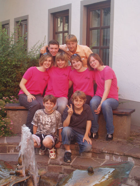 von links hinten: Michael Janker und Dominik Kleefisch Anna Schweizer, Eva Stainer, Sabine Knoller und Sabine Kettl Benjamin Schwinghammer und Willi Pinault