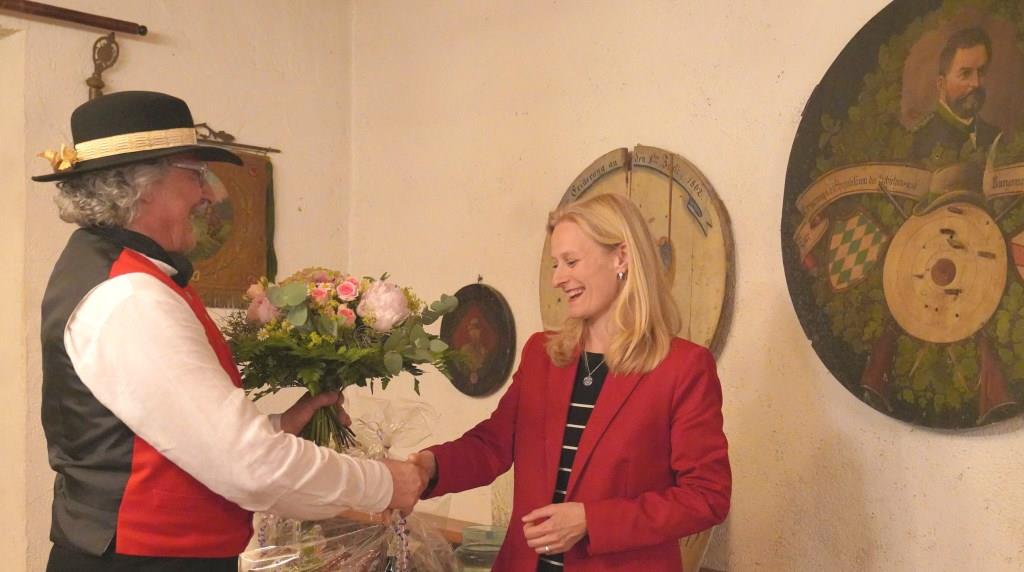 Als Bürgermeisterin ist Frau Perzul auch Schützenkommissarin
