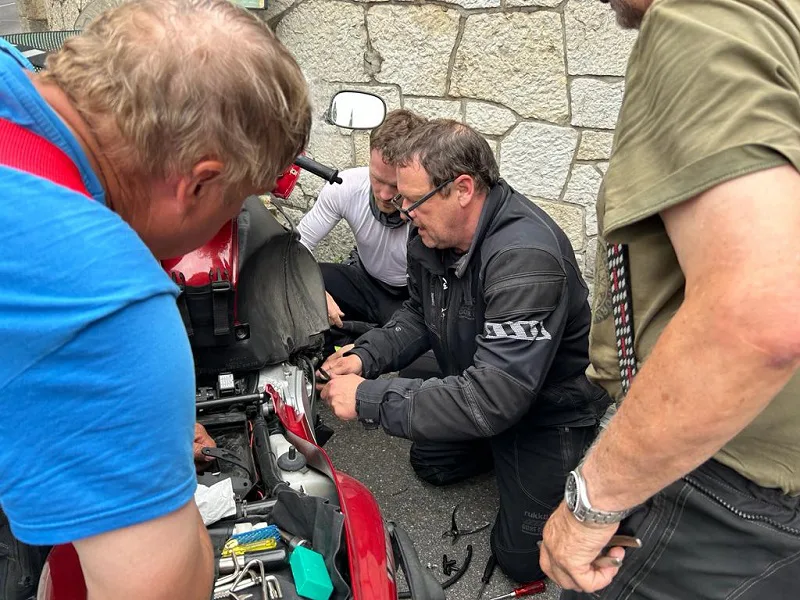 Ein Motorrad war nicht ganz dicht...